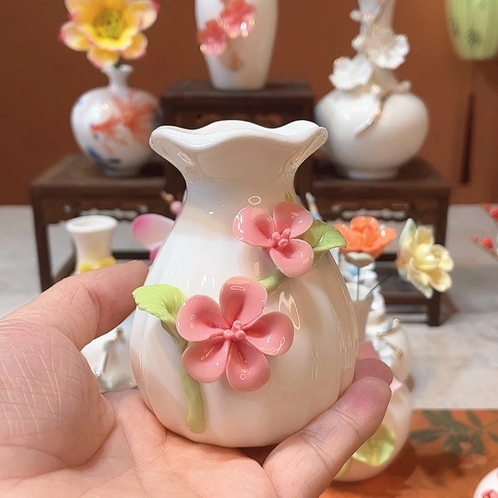 手工陶瓷精致摆件