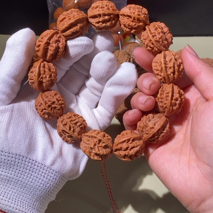 文玩核桃手串……11