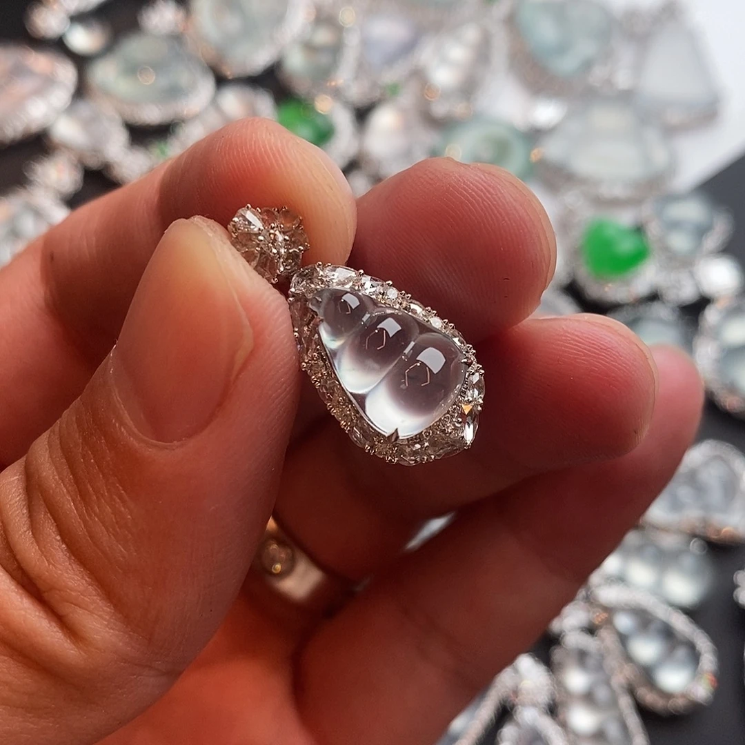 翡翠18K金镶嵌颈饰