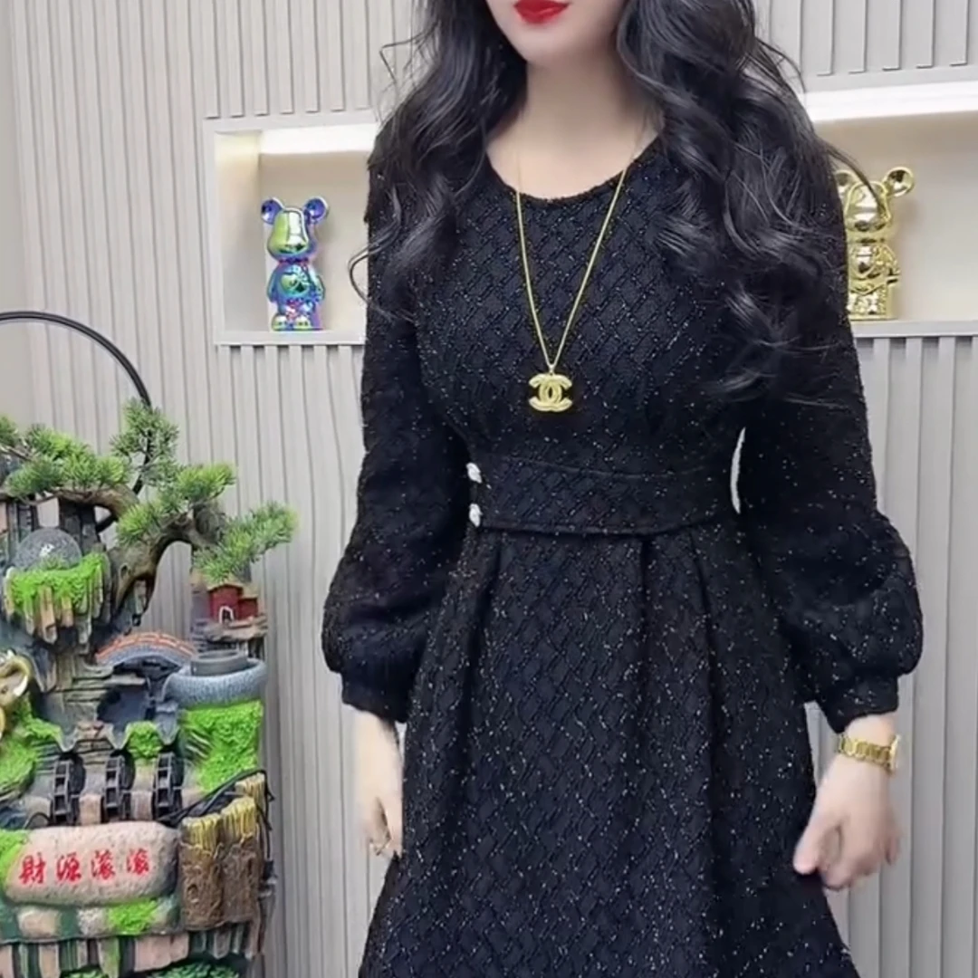 秋冬季时尚收腰显瘦纯色圆领A字连衣裙女中长款