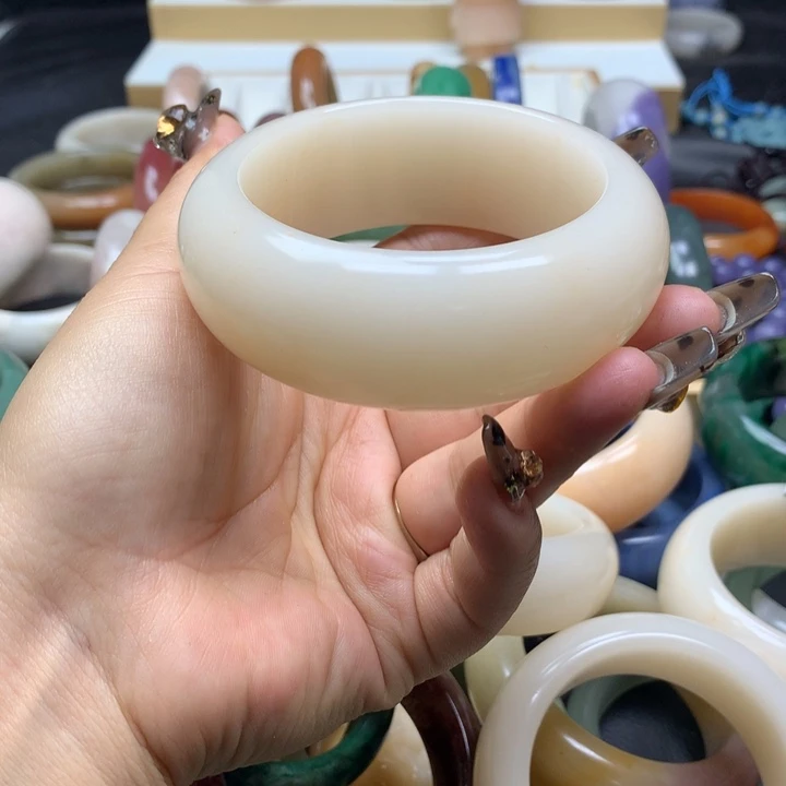 未镶嵌手镯石英质玉李****1