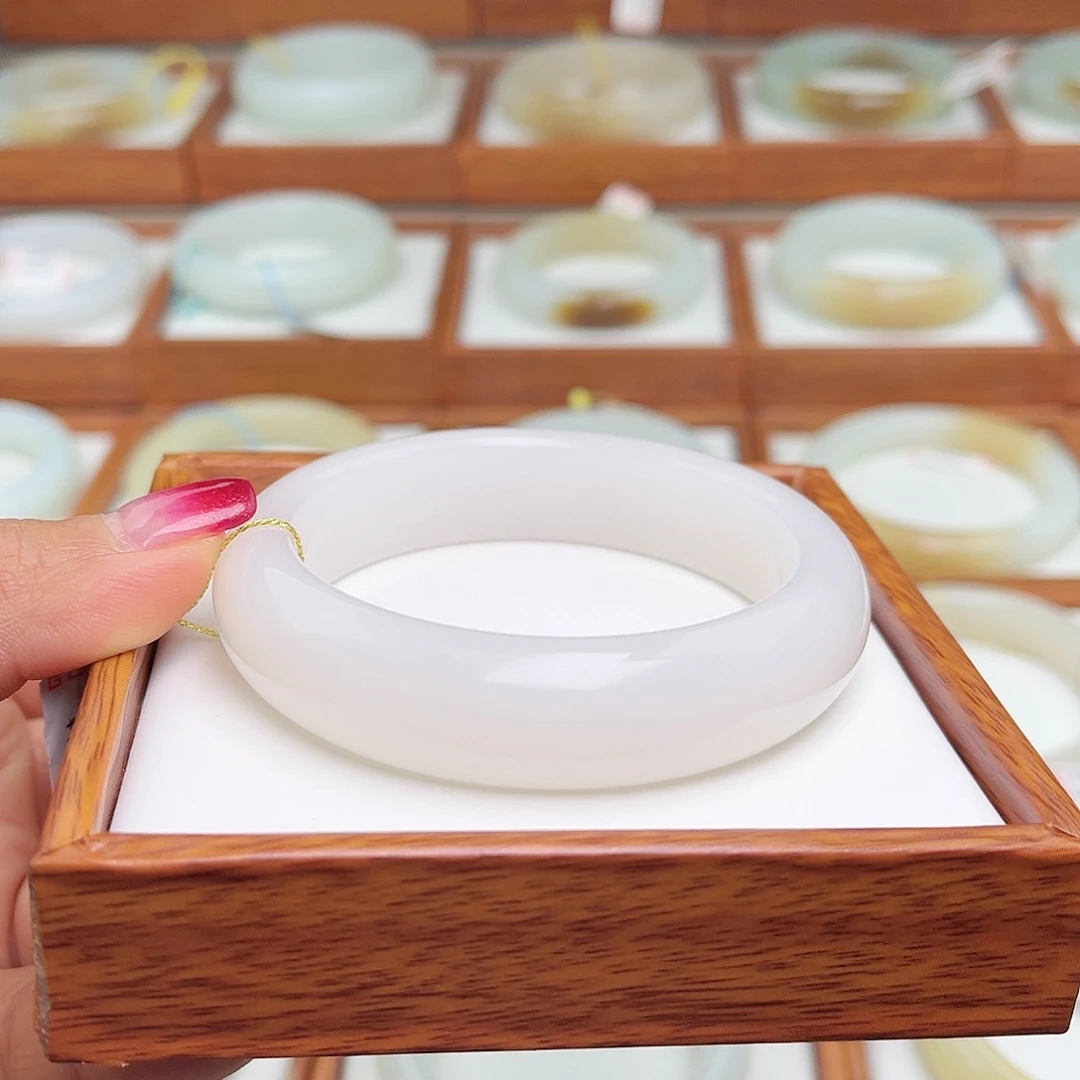 和田玉手镯未镶嵌57.6