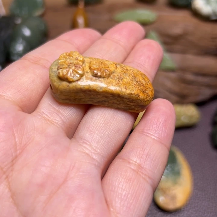 岫岩河磨玉（透闪石质玉）未镶嵌颈饰