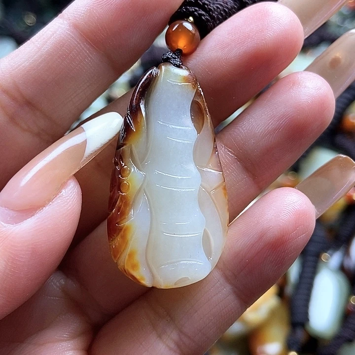 和田玉颈饰未镶嵌