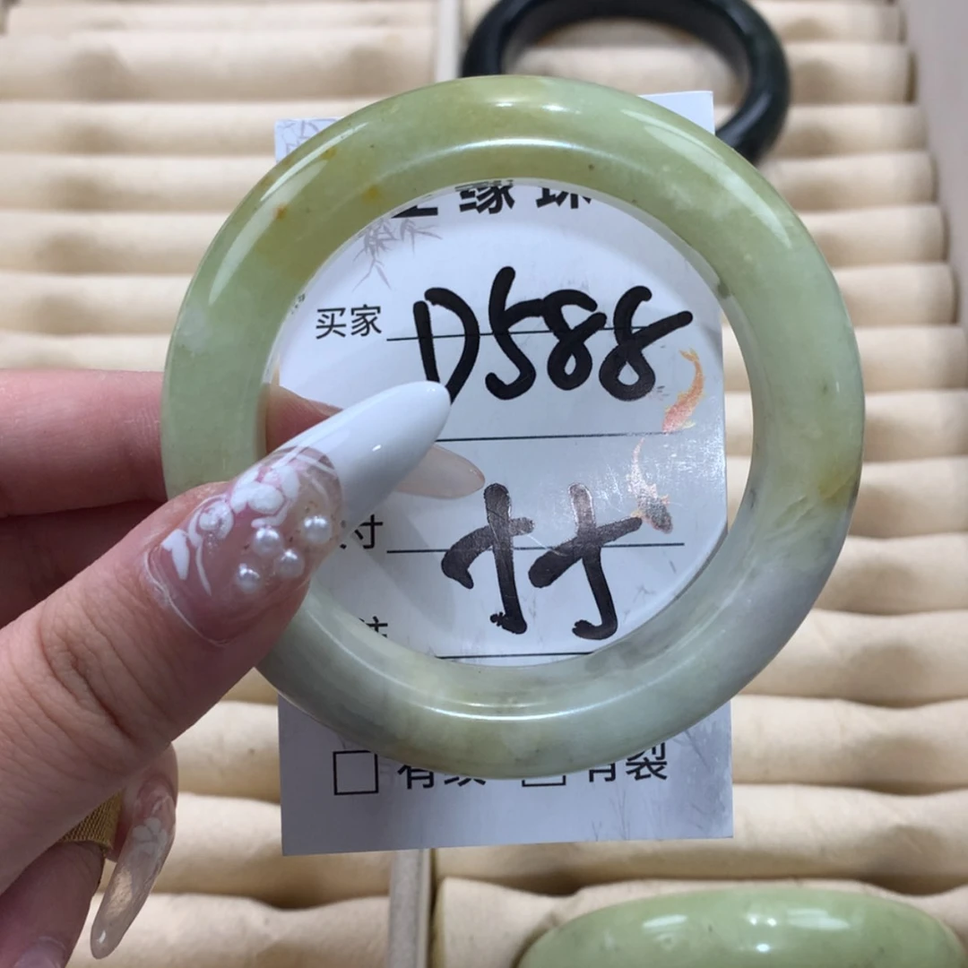 【闪购商品】未镶嵌蛇纹石玉手镯