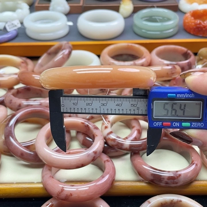 未镶嵌石英岩玉珠宝奇石