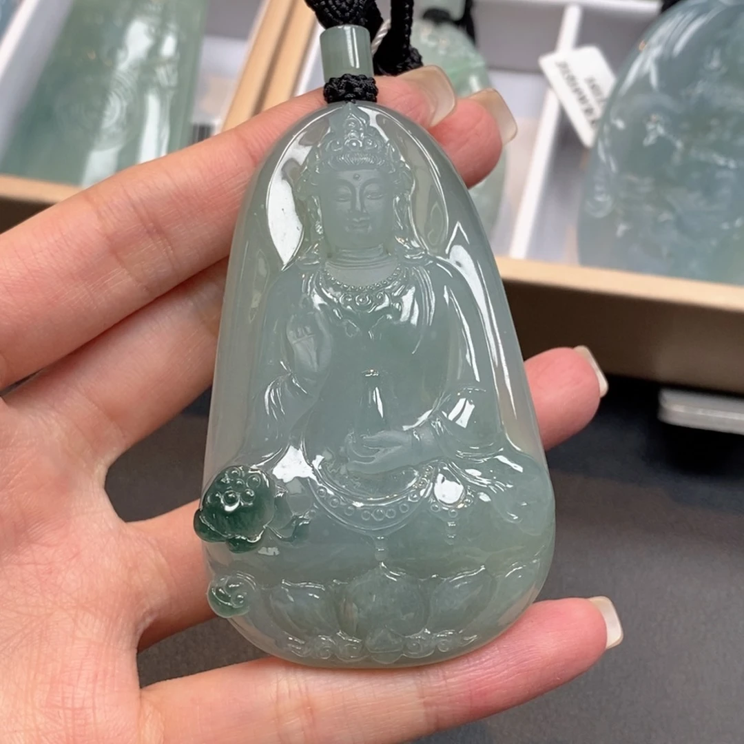 翡翠颈饰未镶嵌小*子翡翠