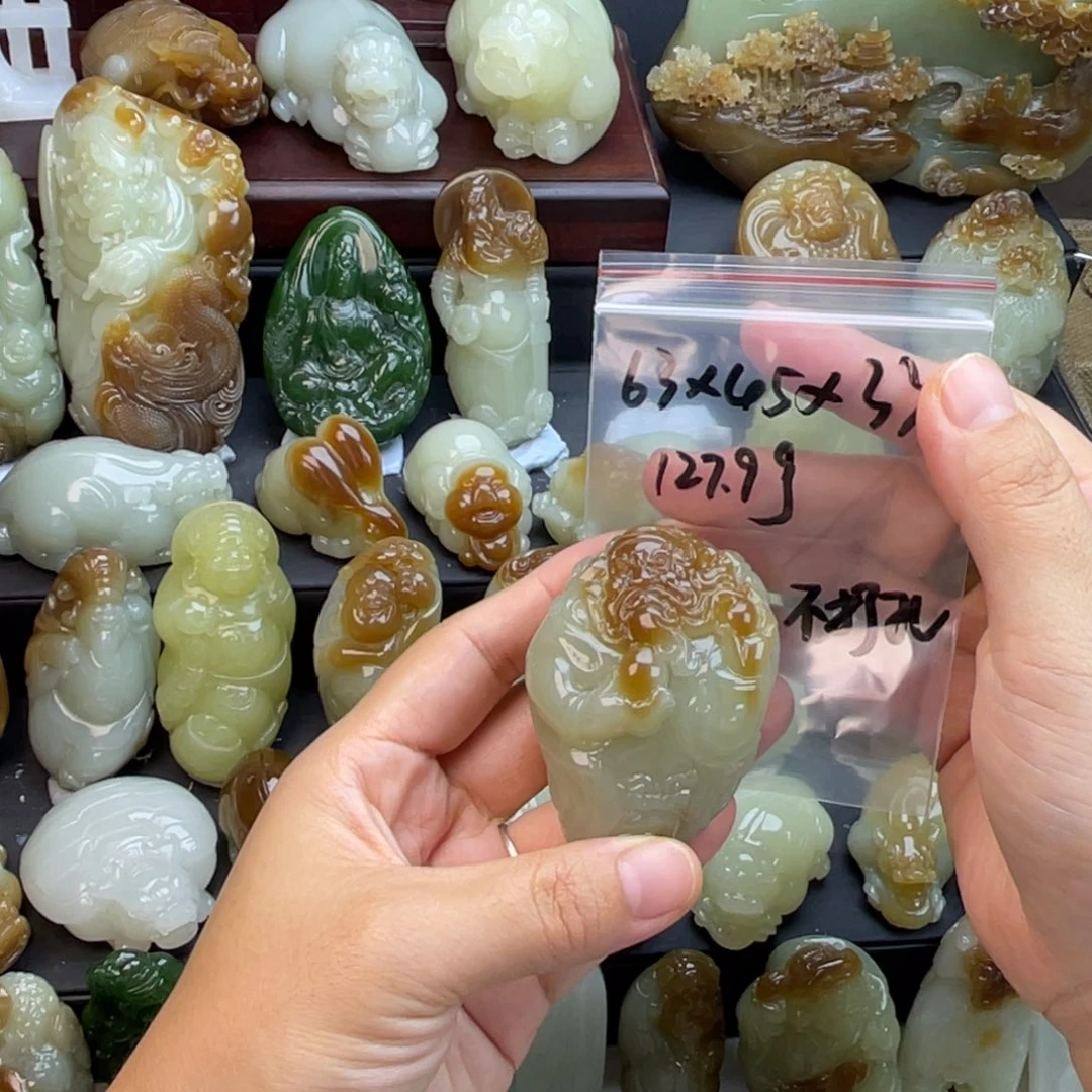 齐***主颈饰未镶嵌和田玉