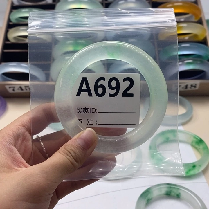 ****️玉A692时尚冰飘花手镯