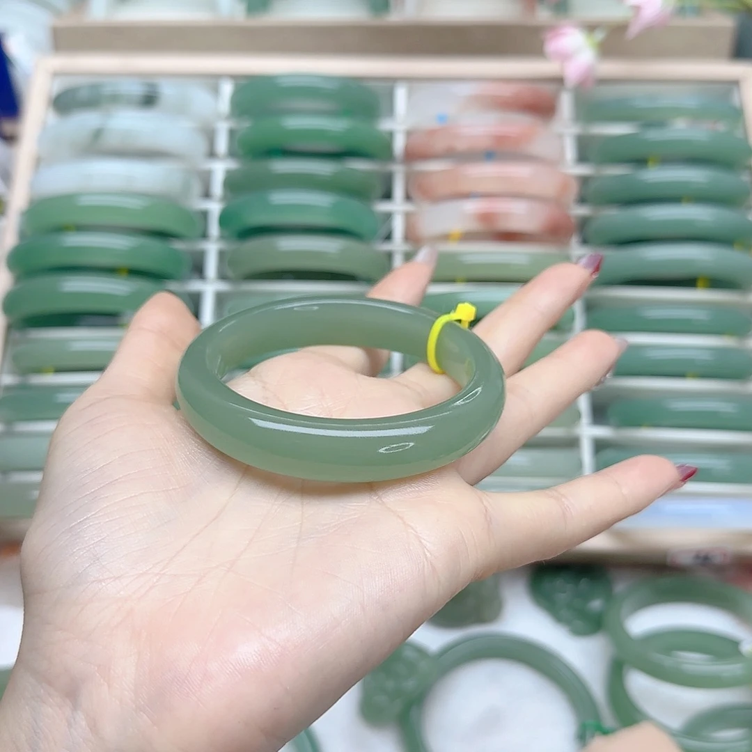 石英质玉手镯未镶嵌56.5