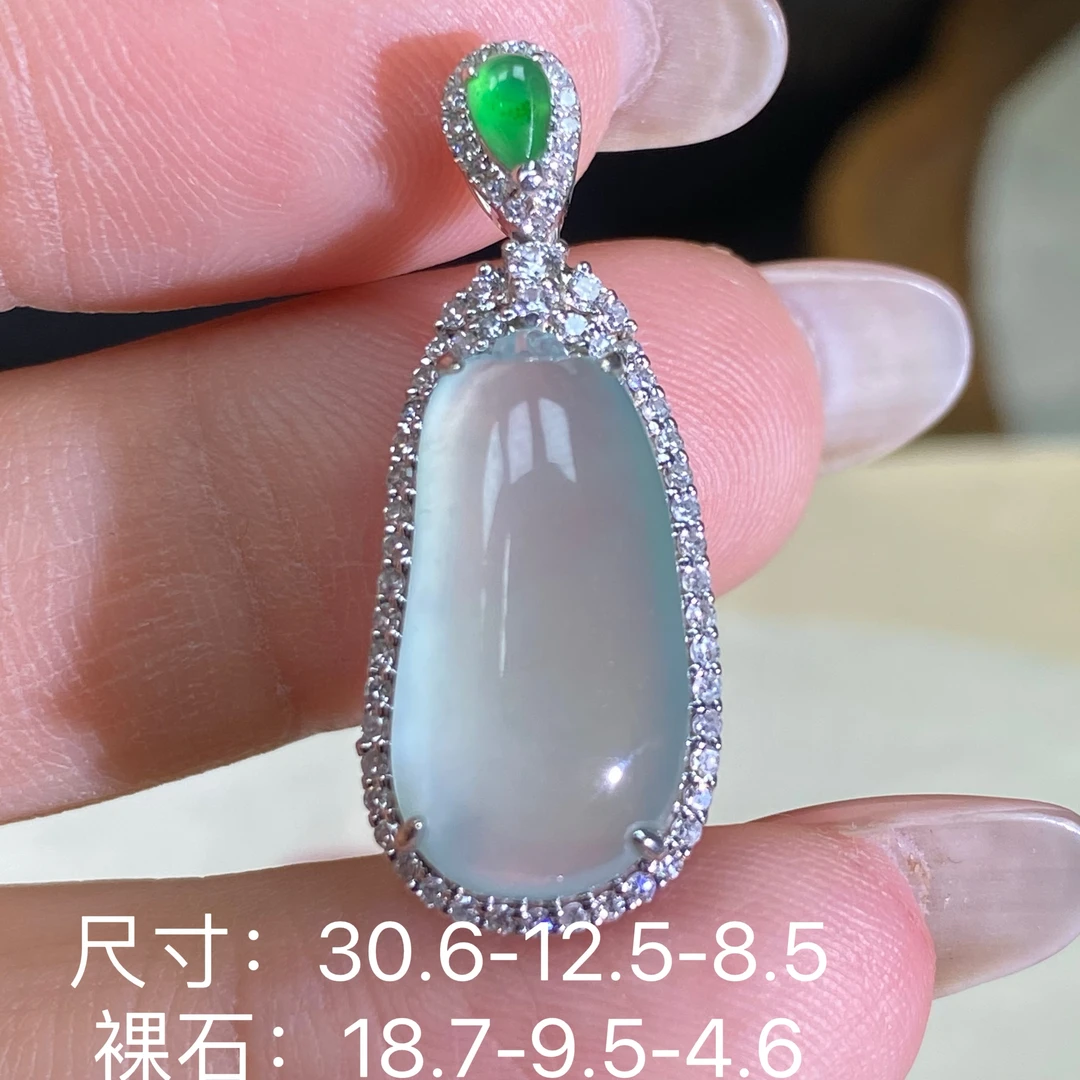 莱韵翡翠 18Ｋ金镶嵌冰透福瓜