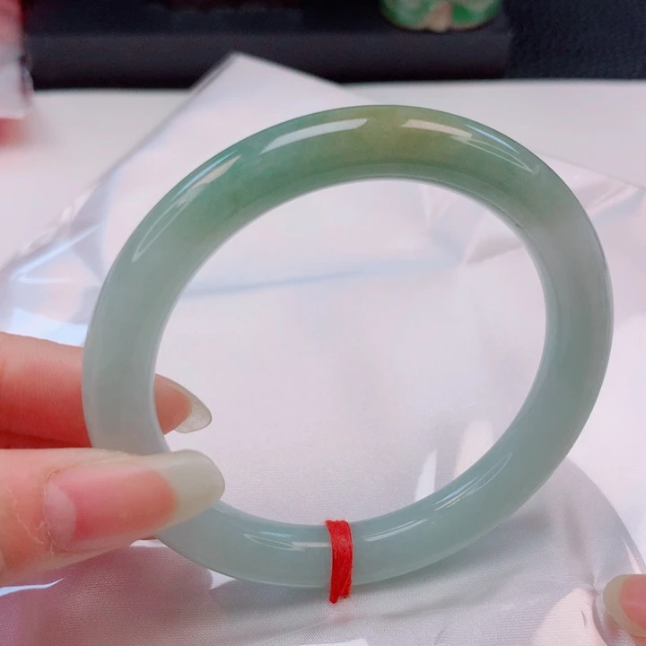 翡翠未镶嵌手镯（圆镯）