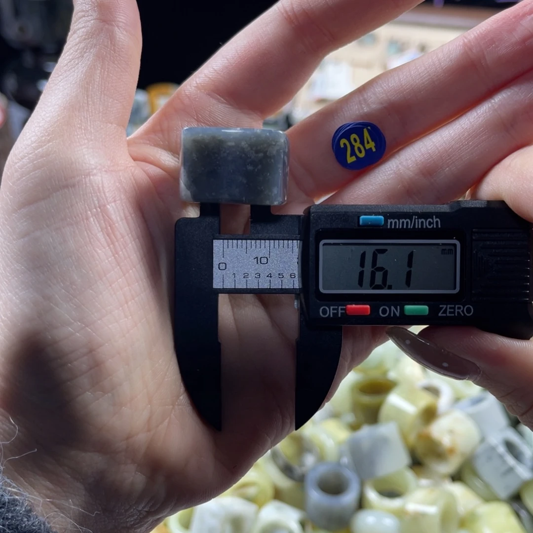 蛇纹石玉未镶嵌戒指