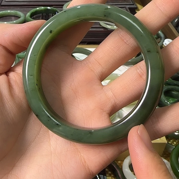 心***成和田玉（碧玉）未镶嵌手镯