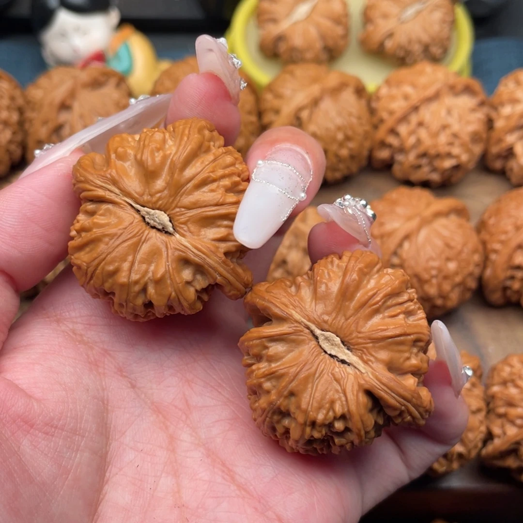 把件文玩核桃全品卡姿兰底球白40