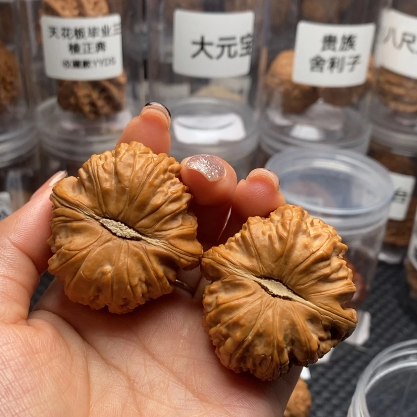 【闪购商品】文玩核桃吊坠冷*卡姿兰球白41