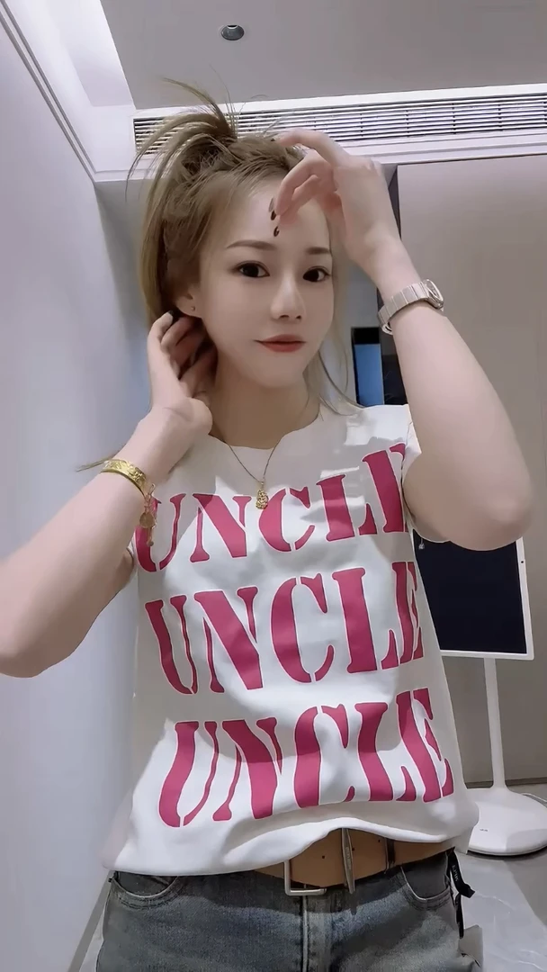 欧货短袖T恤女夏季2025年新款宽松百搭字母印花棉洋气减龄上衣