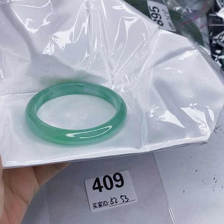 翡翠未镶嵌手镯一图一物实物为准（微瑕处理）