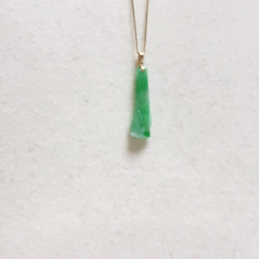 翡翠18K金镶嵌颈饰简单