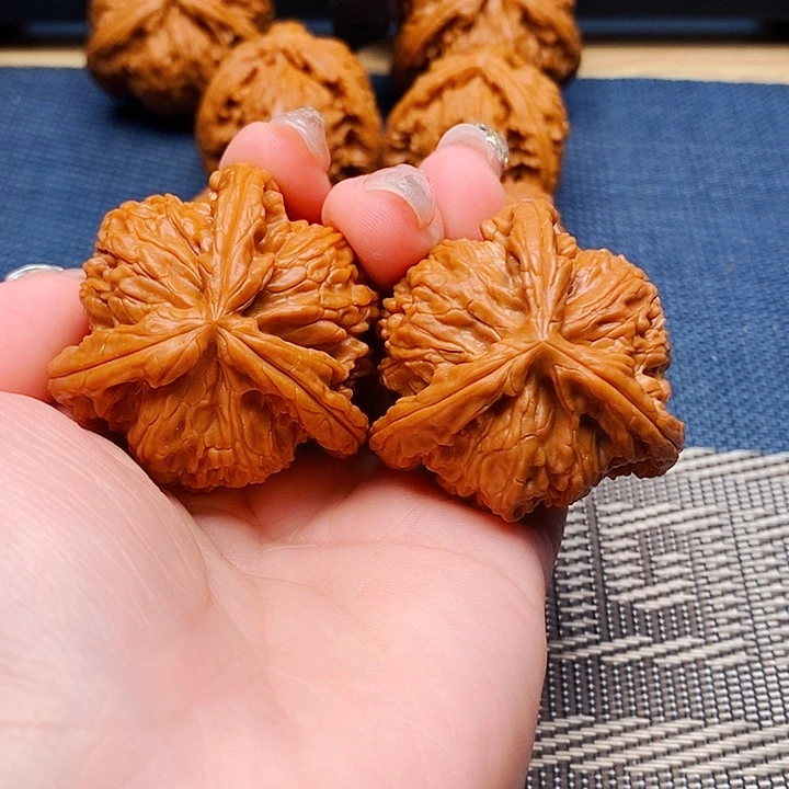 彦***超文玩核桃吊坠三棱