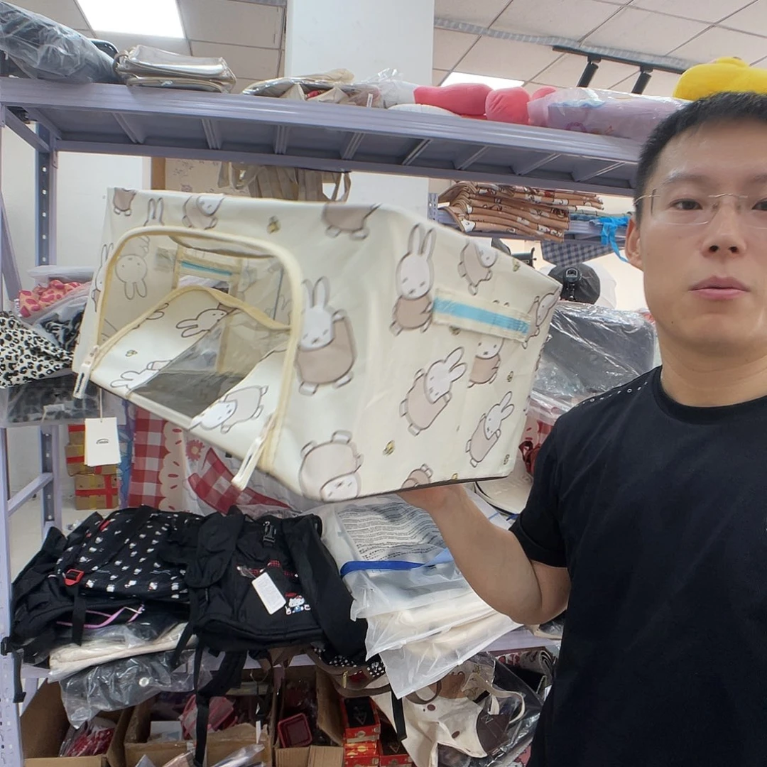 PU化妆包等各种产品和