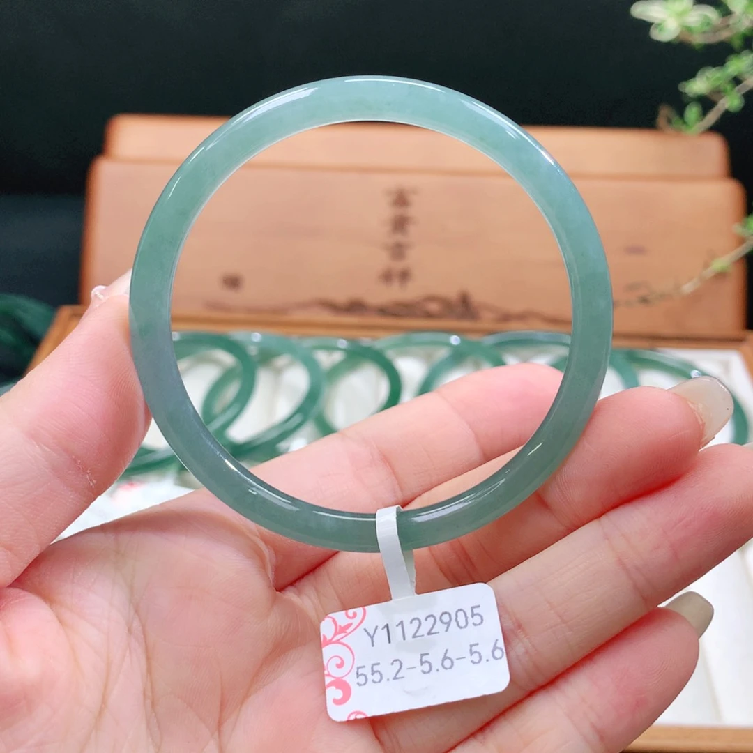 翡翠手镯未镶嵌天然