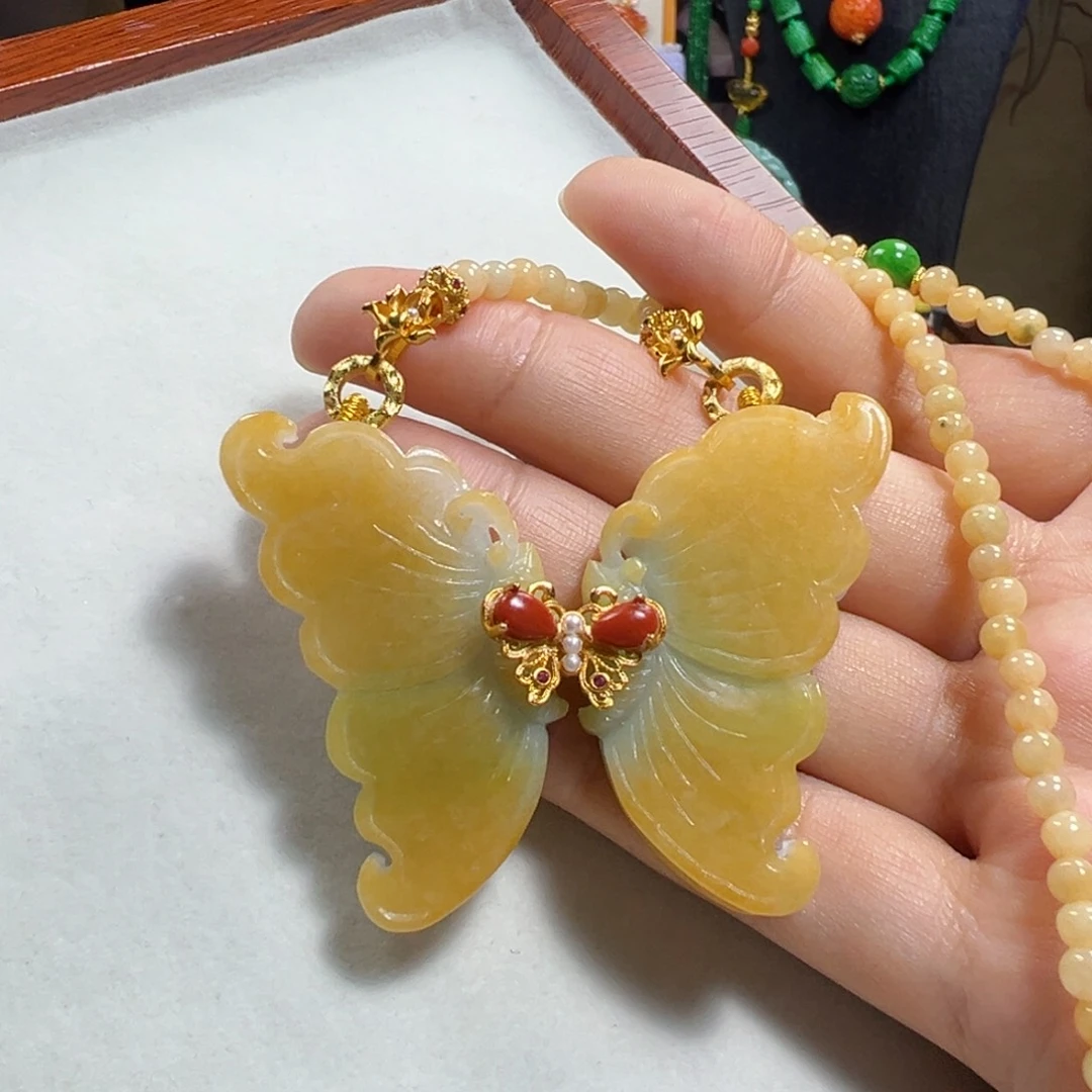 翡翠未镶嵌毛衣链蝴蝶