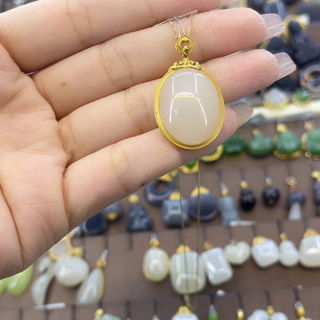 吊坠(赠链)18K金镶嵌和田玉