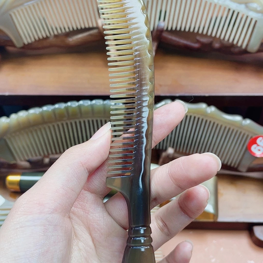 纯手工制作的牛角梳