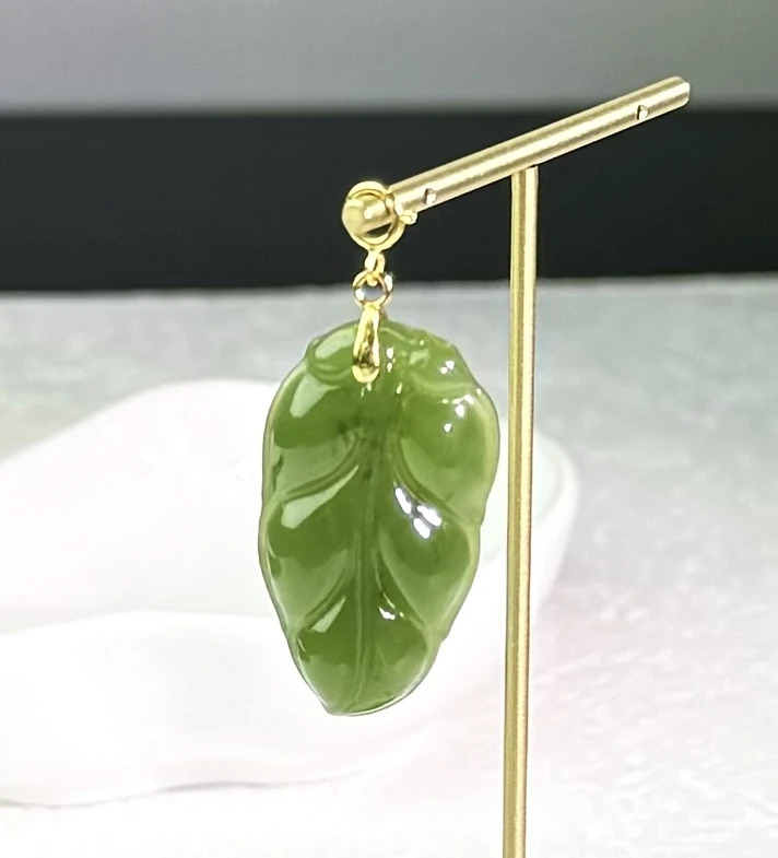 俄料碧玉苹果绿金枝玉叶叶子银镶扣头吊坠