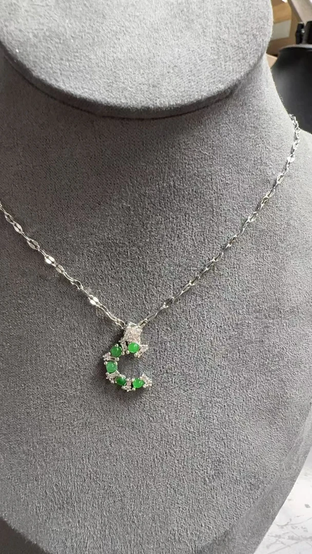 缅甸天然翡翠吊坠925银镶嵌