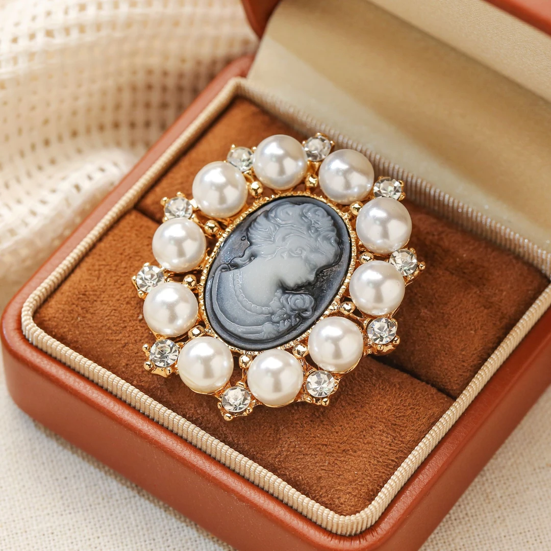 合金仿珍珠胸针 圆盘胸针高级感精致百搭气质款 F1-052