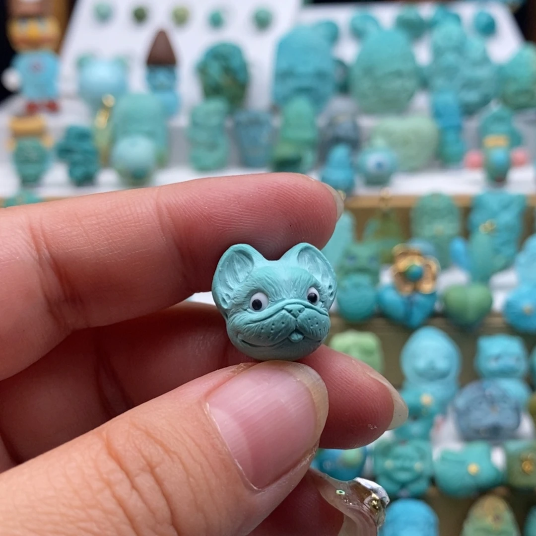 忽***晚绿松石未镶嵌挂件
