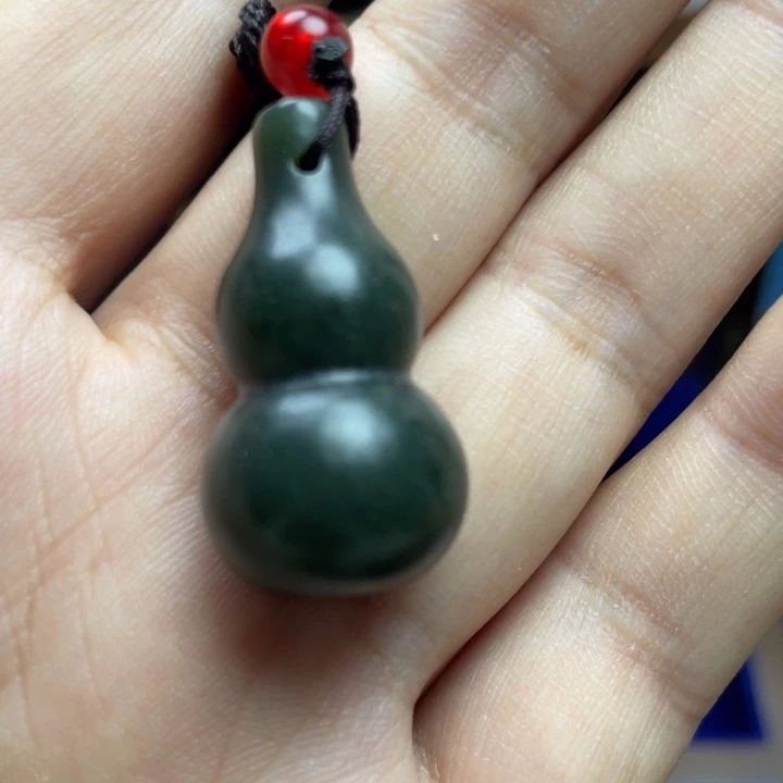 漫***f和田玉未镶嵌颈饰