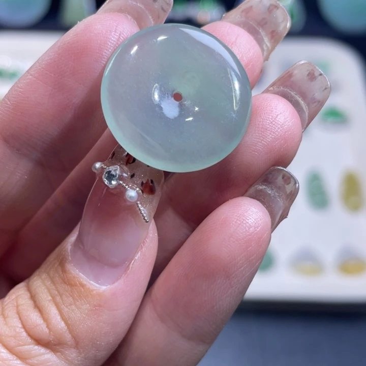 翡翠未镶嵌颈饰平安扣