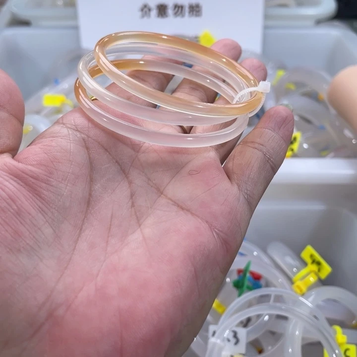 手镯玛瑙/玉髓未镶嵌