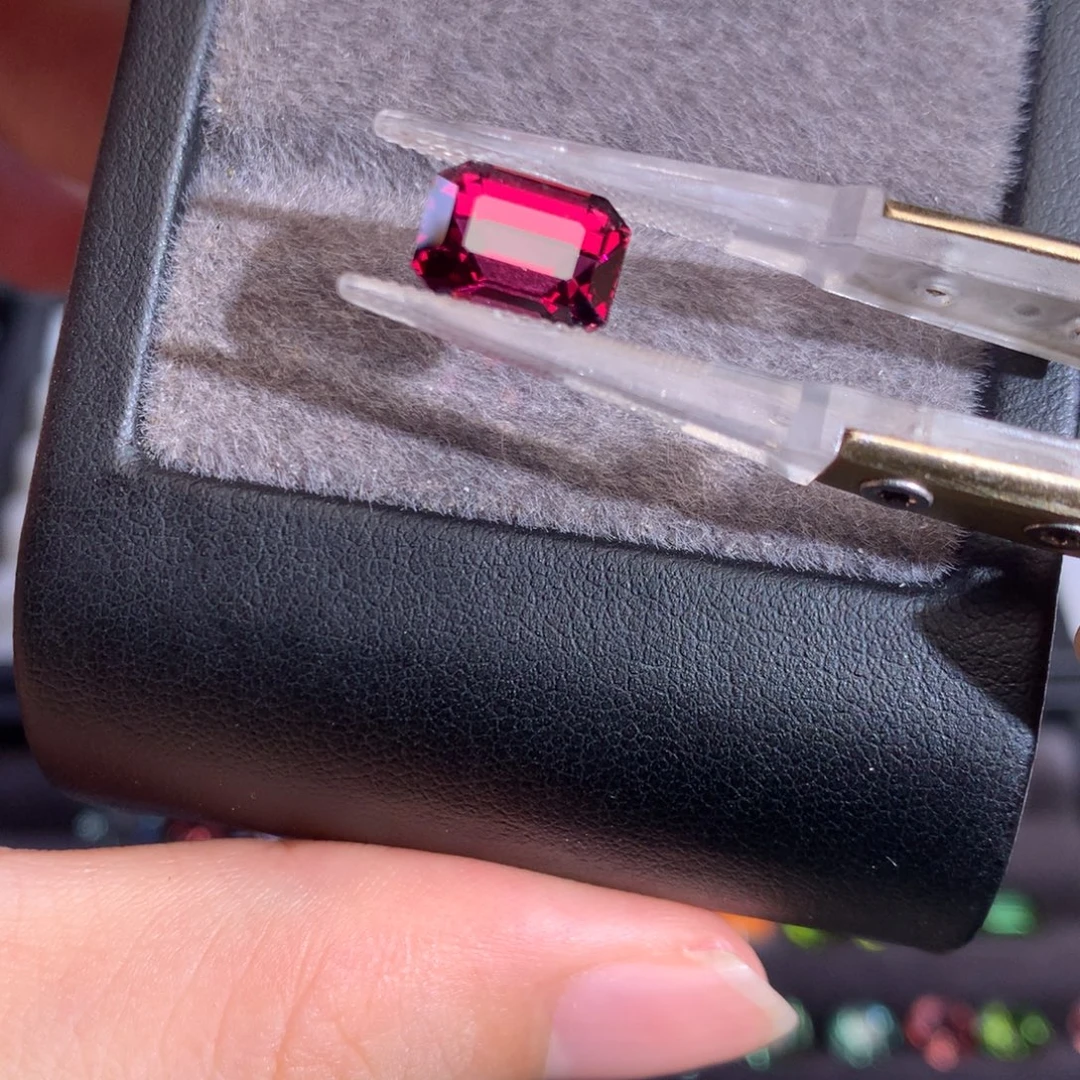 未镶嵌裸石石榴石（紫牙乌）4.18ct