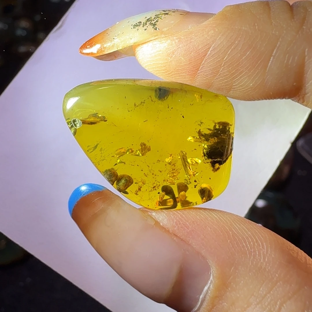 未镶嵌琥珀裸石9号