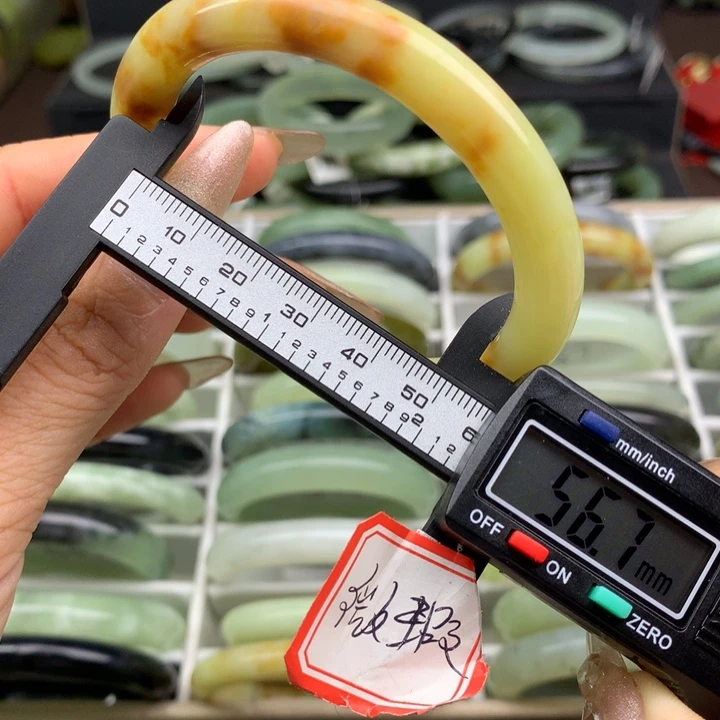 蛇纹石玉未镶嵌手镯588