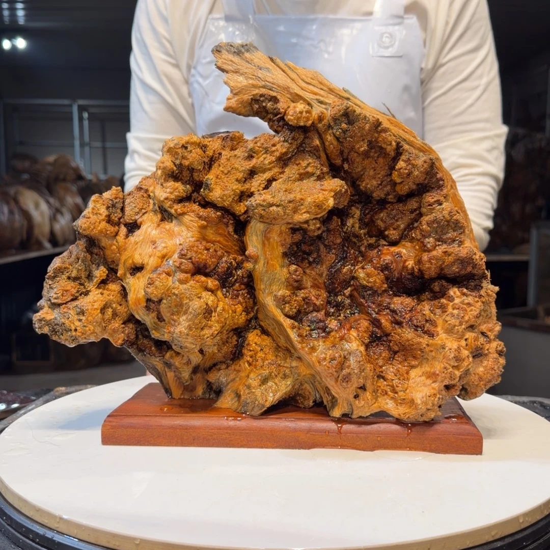 L***b木王一刀琥珀木摆件B132