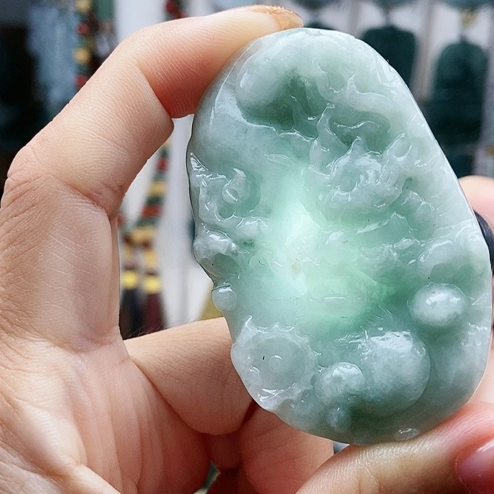 颈饰足铂镶嵌翡翠翡翠