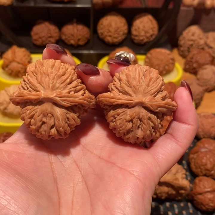 Y***文玩核桃吊坠四座楼