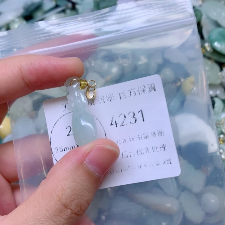 吊坠(不含链)未镶嵌翡翠