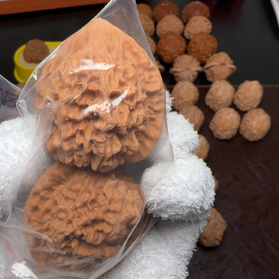 吊坠文玩核桃粉红皮，无麒麟纹官帽