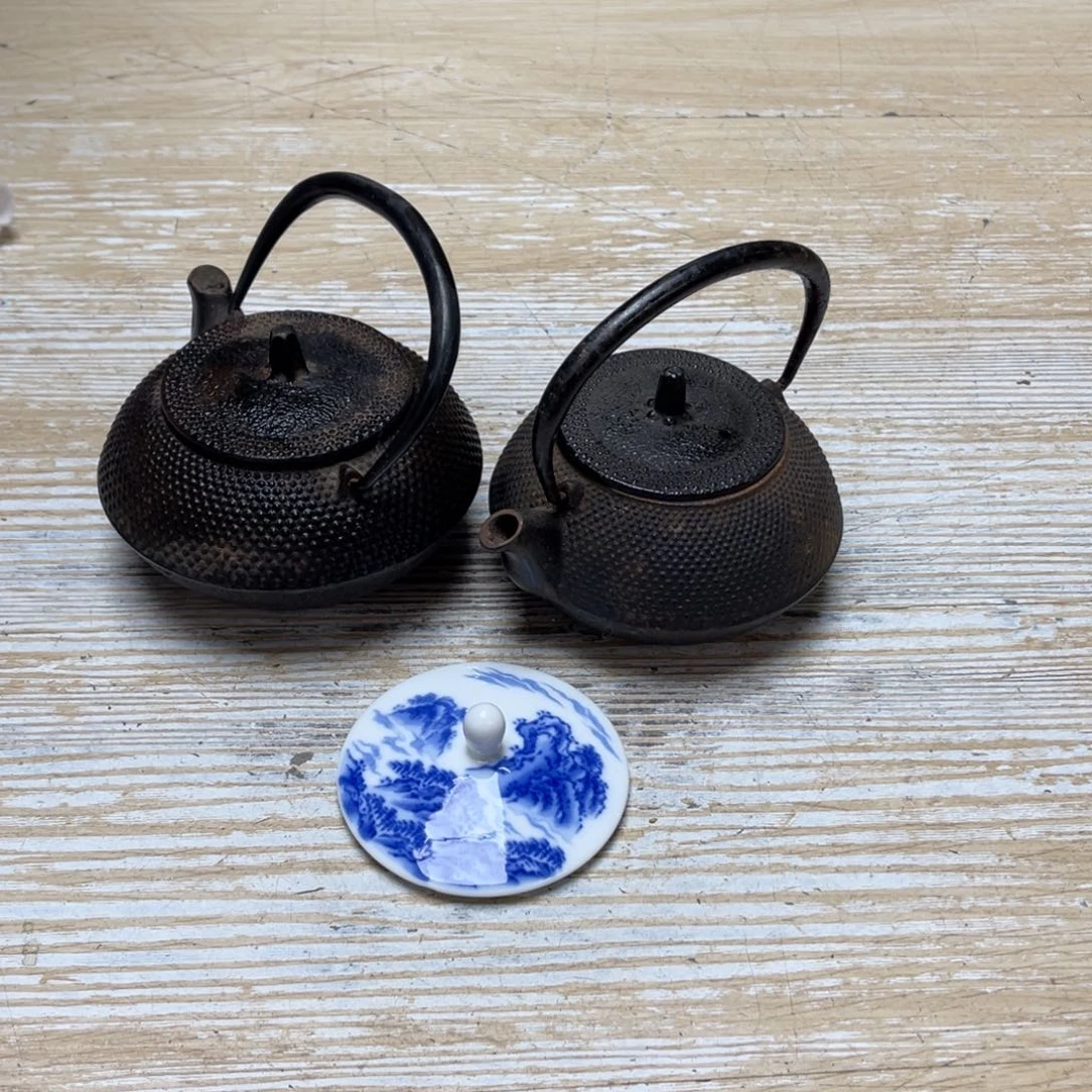 瓷片荔**念密密麻麻地排列着一个