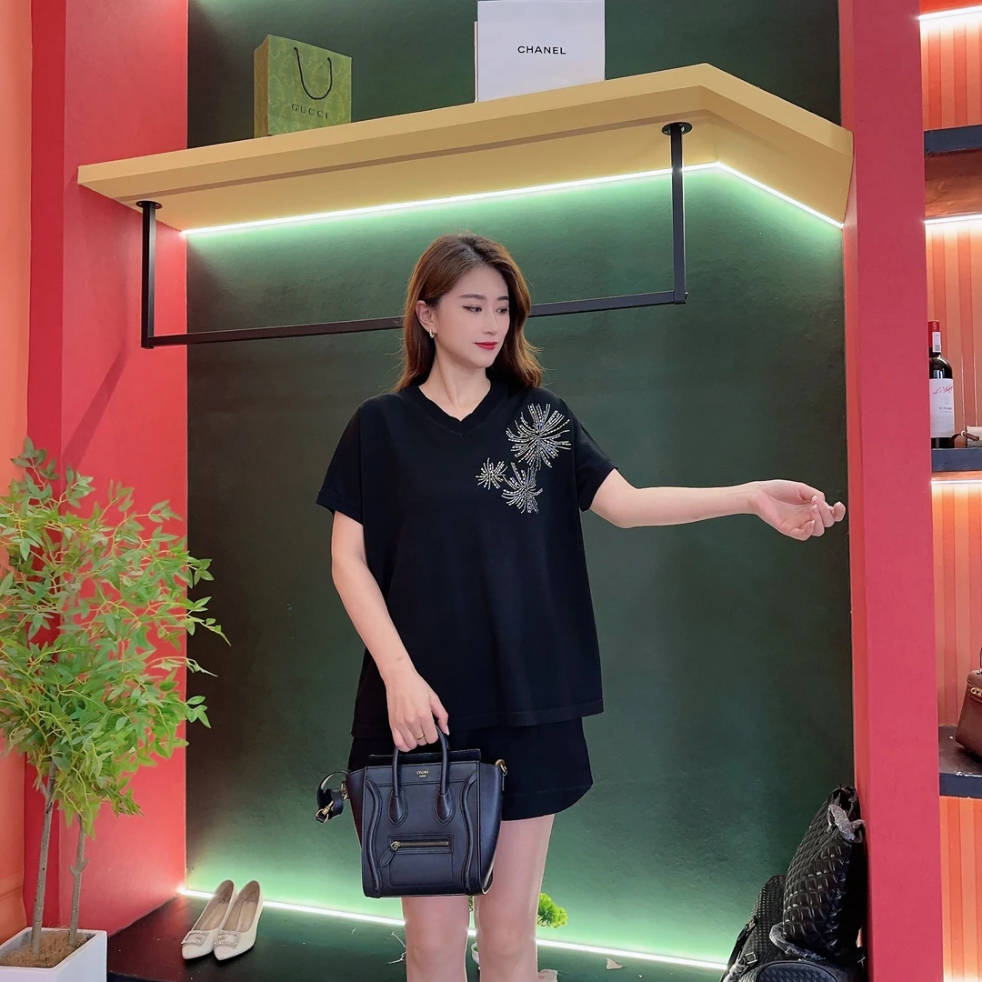 882多金大码神秘黑气质减龄上衣春秋季女装设计女