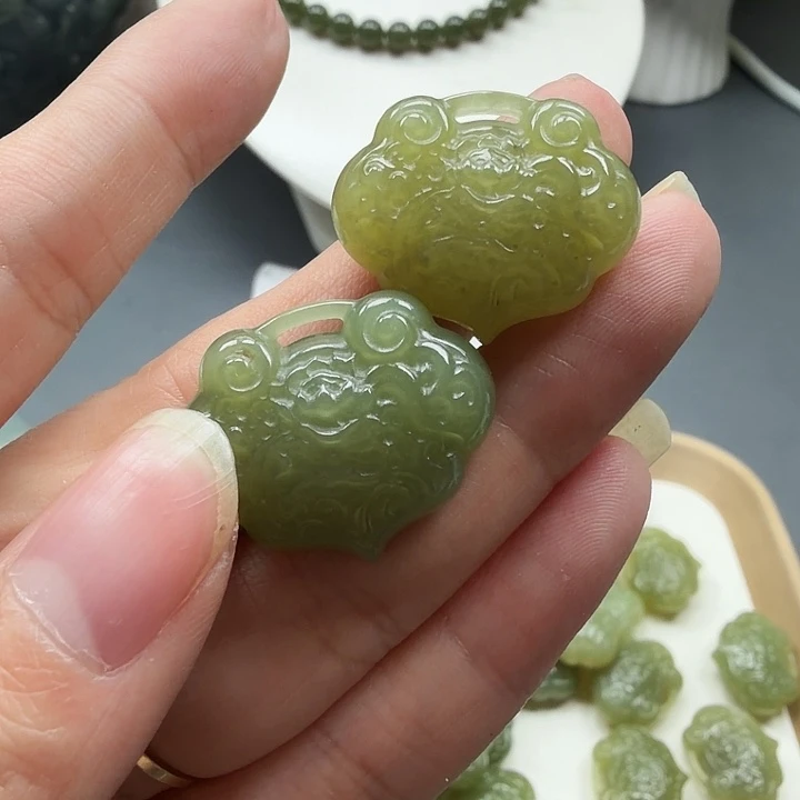 和田玉未镶嵌颈饰15