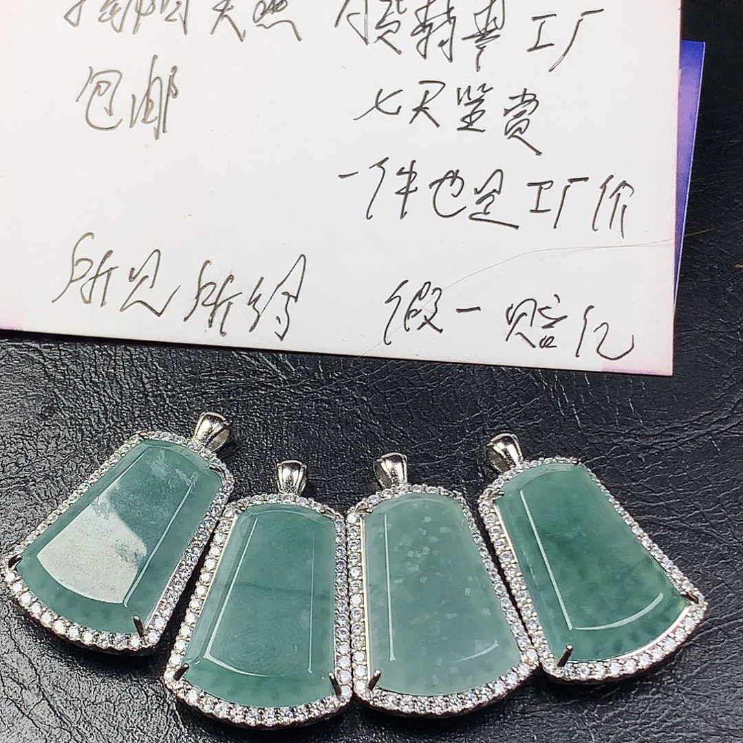 翡翠未镶嵌颈饰无事牌