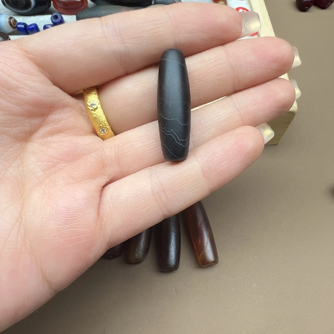 陈***么未镶嵌玛瑙/玉髓珠宝半成品