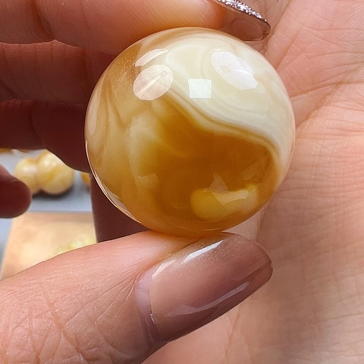 蜜蜡未镶嵌珠宝奇石